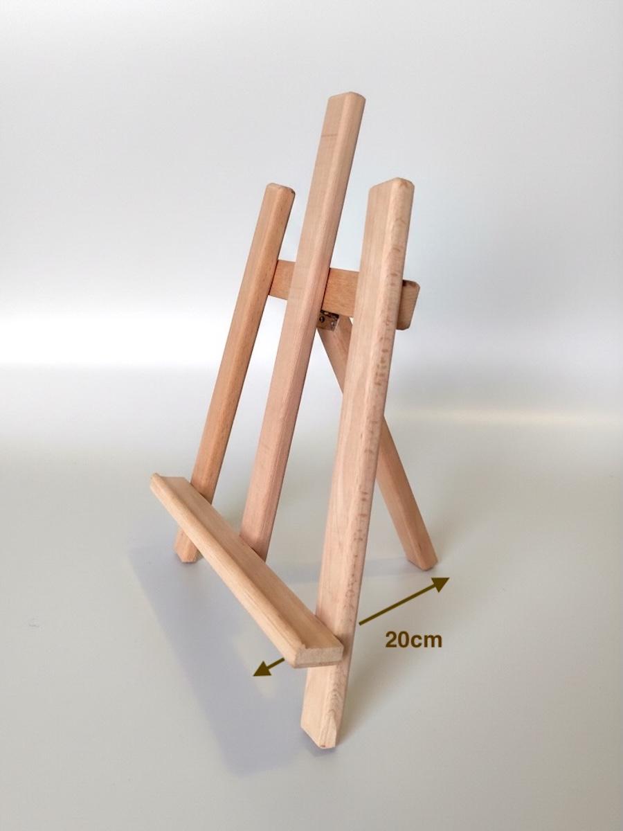 Masif Ahşap Masa Şövalesi – El Yapımı Tahta Sergi Standı (28 × 30 cm)