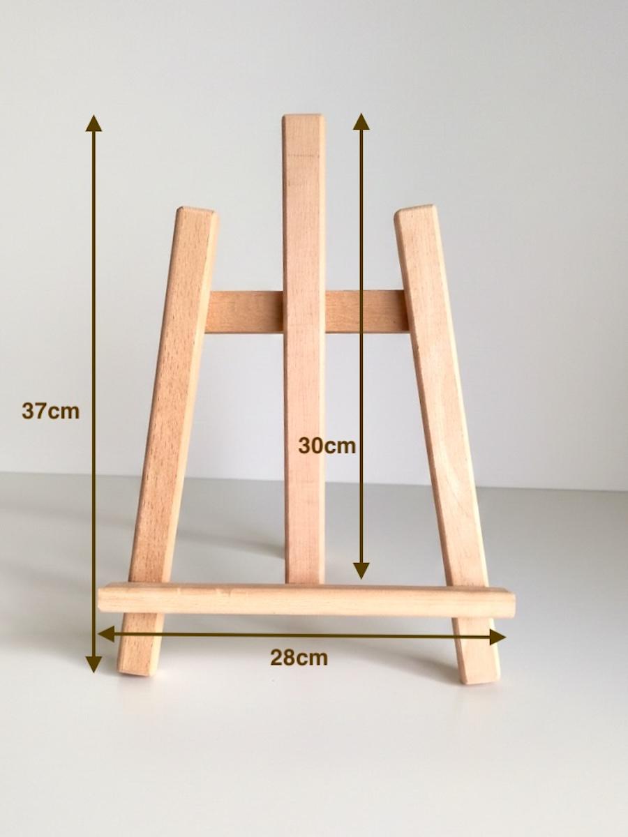 Masif Ahşap Masa Şövalesi – El Yapımı Tahta Sergi Standı (28 × 30 cm)